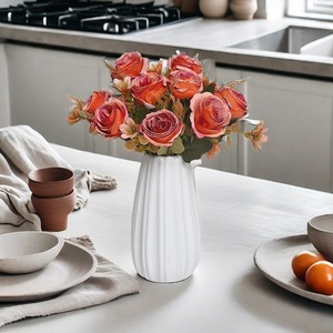 Roses artificielles Lichao en soie avec bords grillés pour décorations de mariage et de maison - Product Image 2