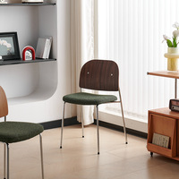 Chaises de salle à manger Yuechun avec dossiers en noyer, design Bauhaus, sièges rembourrés, empilables, idéales pour les petits espaces dans les hôtels.