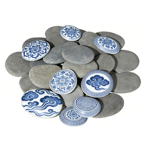 Pierres peintes créatives au design personnalisé, galets naturels peints, roches colorées - Product Image 1