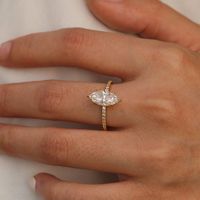 Meilleure vente S925 Silver Horse Eye-Shaped Mozambique Ring Simple Classic Design Independent Station Moissanite Ring