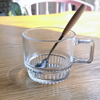 Tasse à café en verre simple de 275ml bon marché avec une tasse à thé à poignée carrée/tasse à lait pour cadeaux de promotion