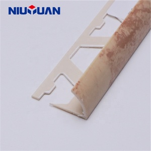 NIUYUAN Gros Décoration Murale Plastique Protecteur Profil <span class=keywords><strong>Noir</strong></span> <span class=keywords><strong>PVC</strong></span> Carreaux Coin Garniture - Product Image 3