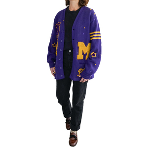 <span class=keywords><strong>Cardigan</strong></span> da donna in maglia di cotone a righe in lana e maglia di lana all'ingrosso personalizzato ciniglia ricamato <span class=keywords><strong>viola</strong></span> e oro Omega Psi Phi Phi - Product Image 2