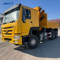 Camion à benne basculante Sinotruck Howo d'occasion de 5 tonnes avec grue à bras repliable, moteur Yuchai, hauteur de levage de 15 m, 10 roues, boîte de vitesses