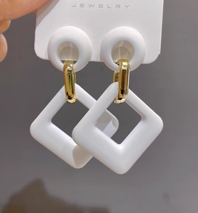 Boucles d'oreilles pendantes carrées géométriques ajourées en acrylique coloré de luxe vintage, vente en gros 2026, magnifiques boucles d'oreilles pour femmes - Product Image 3