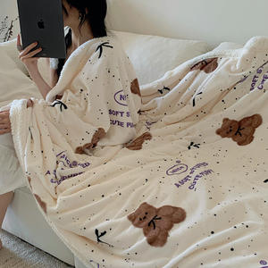 Manta Pequeña 100% Poliéster Ligera de Terciopelo Coral con Patrón Bordado para Aire Acondicionado, Cubre Sofá, Descanso Mediodía - Product Image 3