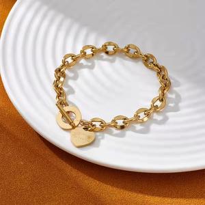 Nuovo Bracciale Trendy con Catena Placcata Oro Rosa e Chiusura a T, Braccialetto Personalizzato in Acciaio al Titanio con Ciondolo a Cuore, Gioielli da Donna - Product Image 6