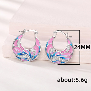 Orecchini a Cerchio E2044 in Oro Bianco per Donna, Design Floreale con Cristalli e Strass, Stile Trendy per Uso Quotidiano - Product Image 6