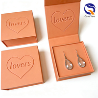 Caja de Joyería Magnética Exquisita con Logotipo en Relieve Personalizado y Superficie Suave al Tacto para Regalos Festivos