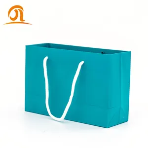 Chine gros de luxe de modo reciclable cadeau sacos en papier avec votre propre logotipo