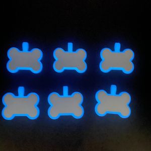 Placa de Identificación Personalizada para Mascotas Anti-Pérdida para Perros y Gatos, Decoración Colorida para Collares y Correas, Brilla en la Oscuridad, Silicona Personalizada, 1 pza - Product Image 5