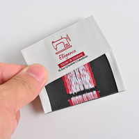 Étiquettes thermocollantes en tissu satiné polyester à coupe droite avec logo personnalisé pour vêtements