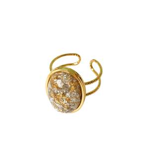Anillo de Moda de Acero Inoxidable 316L con Baño de Oro PVD, Incrustaciones de Piedras Resistentes y Sostenibles - Product Image 1