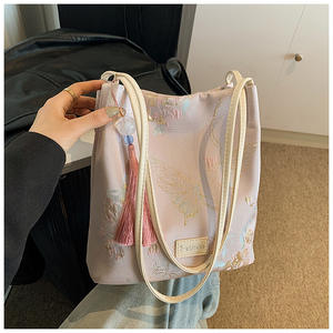 Nouveaux sacs à bandoulière décontractés de grande capacité de style chinois 2026, sacs à main pour femmes, broderie en soie, sacs sous le bras - Product Image 1