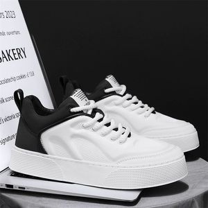 รองเท้าผ้าใบผู้ชายดีไซน์ใหม่ลดราคาสุดฮอต รุ่น Low-Top สวมใส่สบาย ทนทาน กันลื่น เหมาะกับทุกโอกาส ปี 2026 - Product Image 2