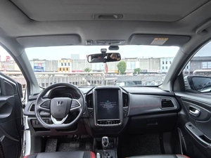 Luxgen U5 SUV 1.6 Unlimited 2016 2017 2018, transmission automatique, <span class=keywords><strong>véhicule</strong></span> d'<span class=keywords><strong>occasion</strong></span>, couleur foncée, caméra de recul - Product Image 4
