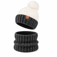 Bonnet en tricot côtelé en acrylique avec logo personnalisé, pompon et revers pliable, chaud pour l'hiver, idéal pour le ski et les activités de plein air pour femmes