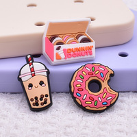 Breloques personnalisées pour sabots de filles, ensemble de pin's en PVC imperméables mignons et tendance en forme de donut et de dessert, décorations pour sandales, coffret cadeau