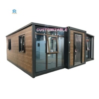Conteneur pliable de gym mobile, concept pour zone commerciale (à côté d'un café, d'un hôtel, d'une maison), avec design moderne du milieu du siècle, respirant