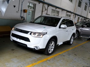 มิตซูบิชิ เอาท์แลนเดอร์ ปี 2020 เครื่องยนต์ 2.4 ลิตร ขับเคลื่อน 4 ล้อ รุ่น Luxury Edition รถ SUV ขนาดกะทัดรัด ไมล์น้อย มีจำหน่ายแล้ว - Product Image 3