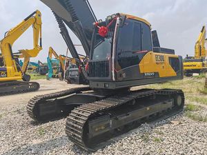 Excavadora Volvo EC300 de Servicio Pesado de 30 Toneladas con Cucharón de Excavación, Equipo de Construcción Usado - Product Image 3