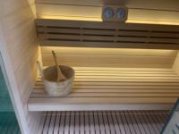 Ruang Sauna Klasik Tradisional untuk 1-2 Orang, Dapat Disesuaikan, Membantu Menurunkan Berat Badan, Sauna Uap Dalam Ruangan dengan Pemanas Harvia, Sauna Kayu Dalam Ruangan dengan Pemanas.