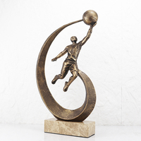 Sculpture d'art en bronze rouge et marbre, nouveau design, statue de sport de luxe sculptée en or, décoration d'intérieur, vente en gros