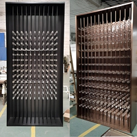 Porte-vin en acrylique et acier inoxydable personnalisé, présentoir à vin moderne minimaliste avec éclairage LED pour villa, hôtel, hall, club, salon