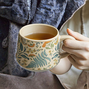 Mug à café en céramique vintage fait main, édition limitée, motif floral saisonnier classique, réutilisable et compatible lave-vaisselle - Product Image 3