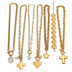 Nouveau collier tendance en acier inoxydable plaqué or 18 carats PVD, imperméable, texture martelée, chaîne à maillons géométriques, pendentif en forme de cœur et de croix - Product Image 2