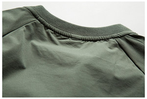 Haut à manches courtes rétro pour homme en tissu polyester, coupe ample et respirante, idéal pour les vêtements essentiels de streetwear estival - Product Image 6