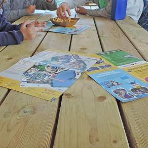 Mesa de picnic de madera de 180x120x70H para entretenimiento al aire libre Accesorios exteriores duraderos - Product Image 5