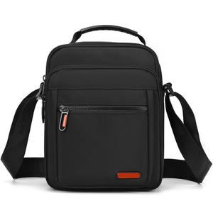 Bolsa de mensajero de nailon de moda al por mayor <span class=keywords><strong>para</strong></span> hombres y <span class=keywords><strong>adolescentes</strong></span> bolsas de pecho de viaje informales con decoración de letras impermeables - Product Image 2