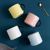 Benutzer definierte 13oz minimalist ische blau gelb rosa weiß Keramik gesprenkelte Kaffeetasse mit schwarzem Griff