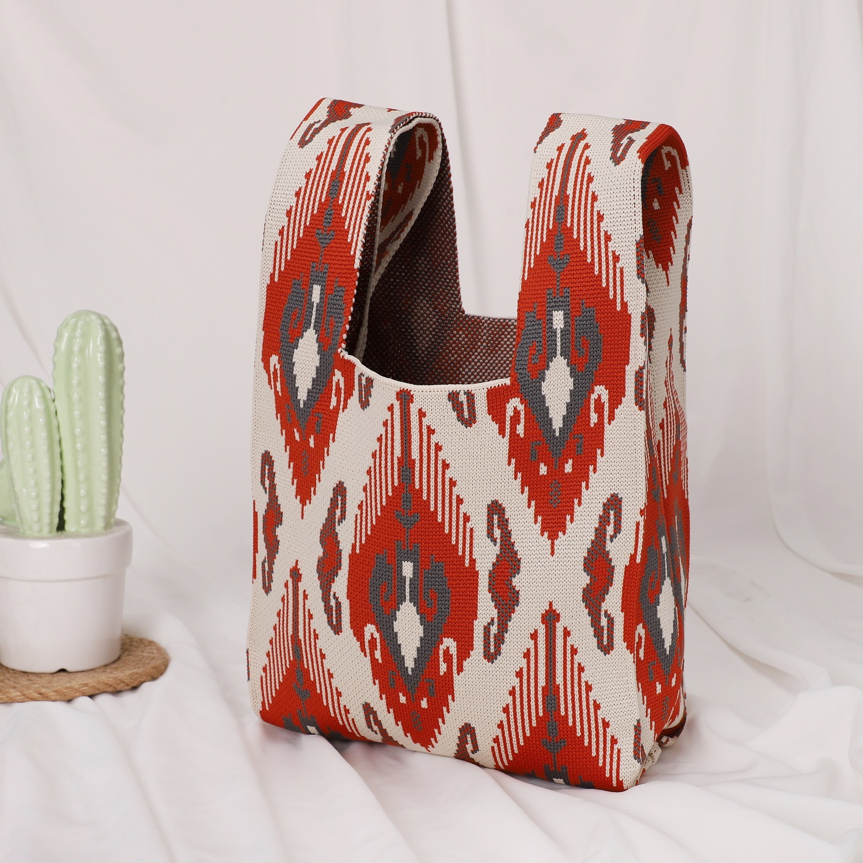 Petit sac en forme de flèche à motif losanges-orange-gris-beige