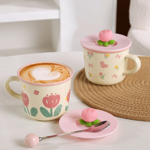 Taza de agua de cerámica floral de dibujos animados lindo con tapa tazas de porcelana personalizables OEM para regalos de negocios niñas - Product Image 5