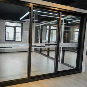Portes coulissantes à trois rails Sleek Astral Ultra 128 Series en aluminium de 2,0 mm avec verre isolant pour plans ouverts - Product Image 1