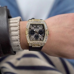 Montre en moissanite de qualité supérieure, personnalisée, en argent sterling 925, sertie de diamants, pour homme et femme, disponible à la vente - Product Image 3