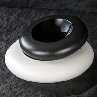 Bol de service en céramique noir et blanc, forme pierre, couleur sous-glaçure, compatible micro-ondes, assiette ovale moderne et minimaliste pour la restauration fine