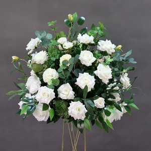 L-072 Composizione Floreale Artificiale Verde e Bianca per Matrimoni, Tema Foresta, Fiori per Corridoio, Decorazione Artistica per Eventi Nuziali - Product Image 6