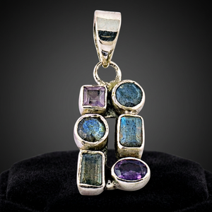 Pendentif Breloque en Argent avec Labradorite et Améthyste, Design Géométrique Élégant pour Femme, Collection de Pierres Précieuses en Vrac, Tendance et Charmante, Produit de Tiers - Product Image 1