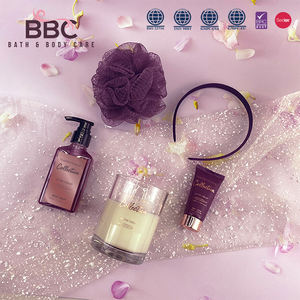 Coffret cadeau BBC Taaffetite Bath Collection <span class=keywords><strong>Ultra</strong></span> <span class=keywords><strong>Violet</strong></span> pour femmes avec bougie et accessoires - Product Image 5