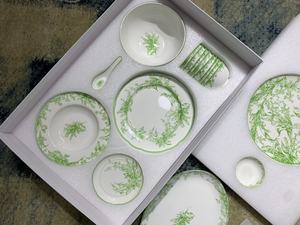 Nouveau produit : Service de table de luxe européen en porcelaine fine verte, 41 pièces - Product Image 2