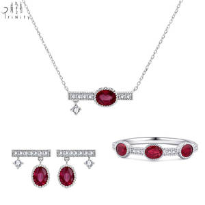 Collier pendentif en or blanc massif 18 carats avec rubis rouge vif naturel et diamants, design exclusif et tendance, pour femme, à porter au quotidien. - Product Image 3