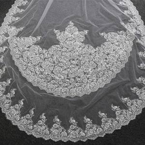 Velo de Novia GENYA con Borde de Encaje de 2 Capas Color Marfil Largo Catedral - Product Image 4