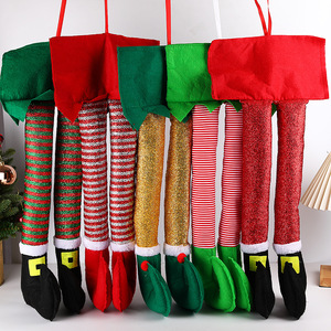 Décoration de voiture créative et amusante en forme de jambe d'elfe, vente en gros de décorations de Noël pour voiture - Product Image 1