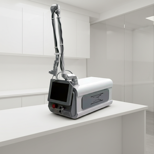 Machine à laser fractionné CO2 10600 nm, élimination des cicatrices, resserrement de la peau, rajeunissement vaginal, équipement de beauté pour utilisation en salon - Product Image 1