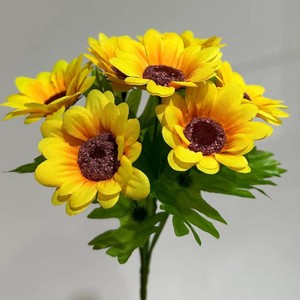 Girasoles Artificiales de 7 Cabezas, Flor de Seda Hecha a Mano, Decoración para el Hogar, Accesorios para Bodas - Product Image 1