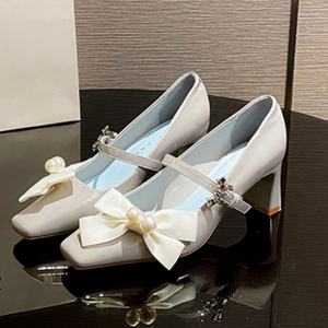 Chaussures de mariage élégantes et sexy pour femmes, style français, avec design en cristal et diamants, talons aiguilles et semelle épaisse - Product Image 3