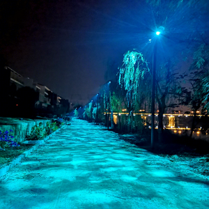 Projecteur Gobo à eau pour des motifs d'ondes personnalisés et un éclairage inspiré de l'océan dans les espaces commerciaux - Product Image 1
